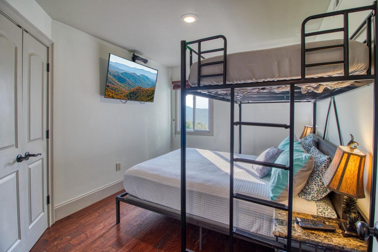 Villa Breathtaking Sunsets, Views, Pool, Heaven Awaits! Gatlinburg Exterior foto